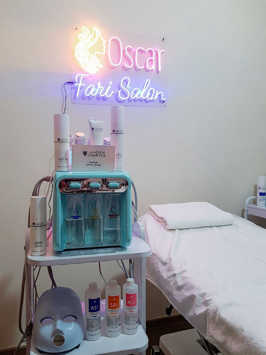 Facial treatment – Oscar Fari Salon Lahore